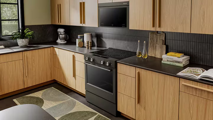 Estufa Eléctrica  de Piso KitchenAid 76 cm con Air Fry y Convección KSES530SPS